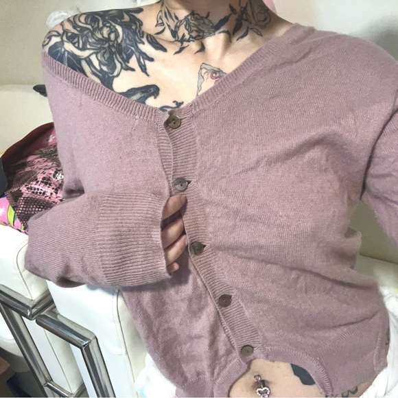 Irregular cut dusty pink cardigan with a relaxed fit - Picture 1 of 11